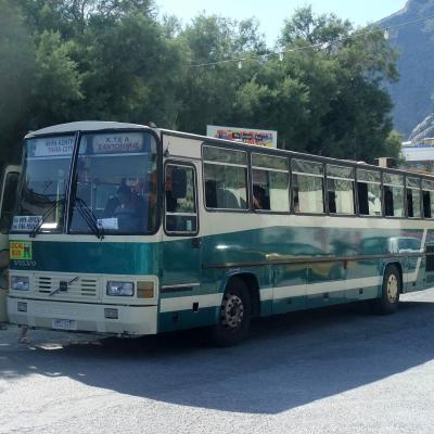 Bus von Perissa nach Fira